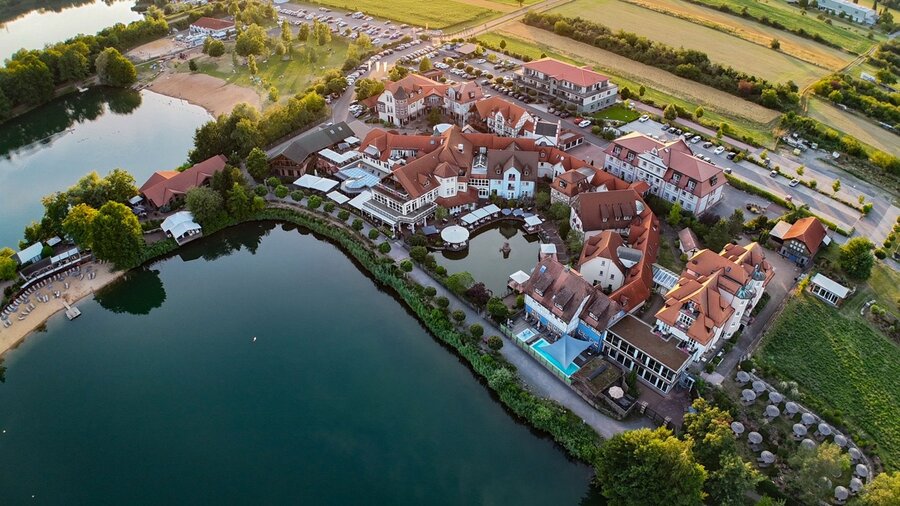 Seehotel Niedernberg aus der Luft